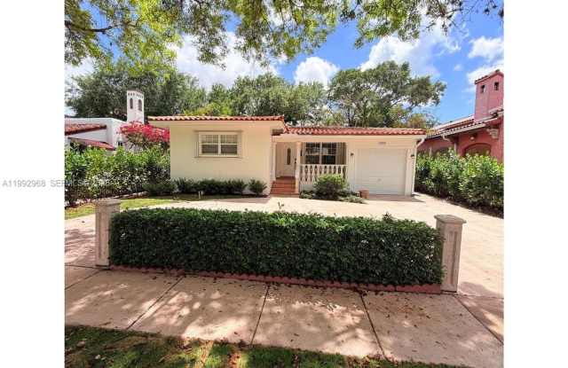 1032 Obispo Ave photos photos