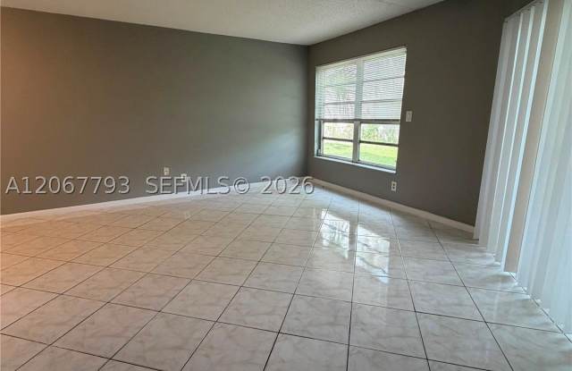 3100 Riverside Dr Gallery 1