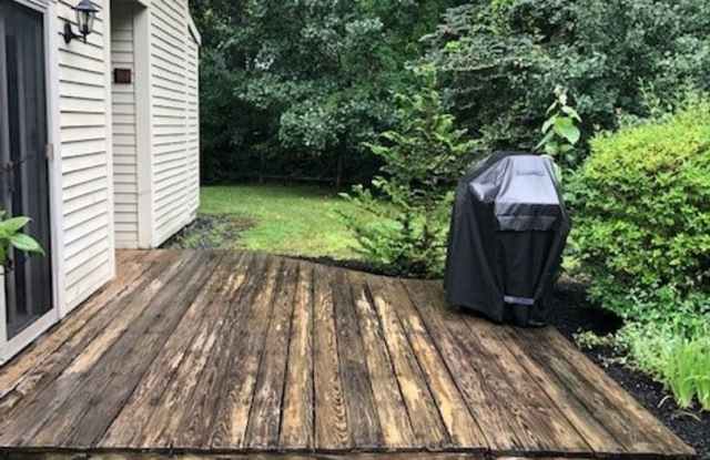 Spacious 2BR/1.5BA Condo Available 11/10!!! Gallery 3