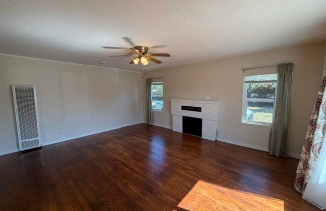 Spacious 3-Bedroom Home on Large Lot with Shop/Garage & Fenced Yard Gallery 4