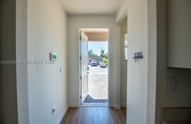 12949 SW 267 ST Gallery 4