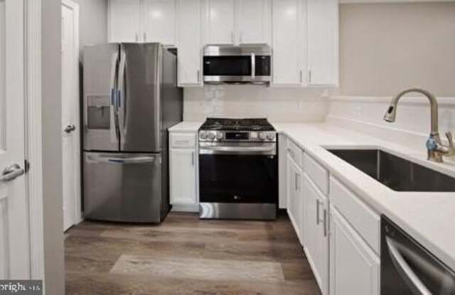 6602 LAKE PARK Drive Gallery 4