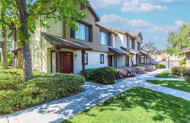 Emerald Court Apartment Homes Gallery 2