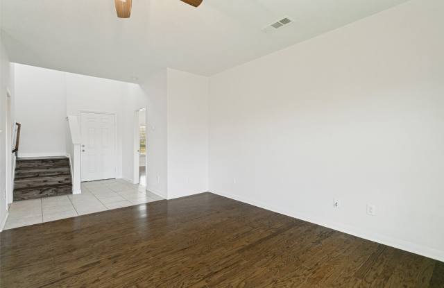 215 Silverleaf Drive Gallery 3