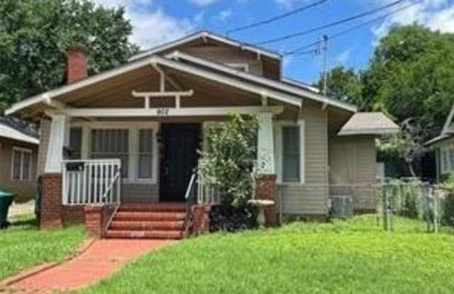 902 W Hickory Street - 902 West Hickory Street, Denton, TX 76201