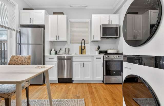 1bed with living room and washer/dryer in unit Gallery 1