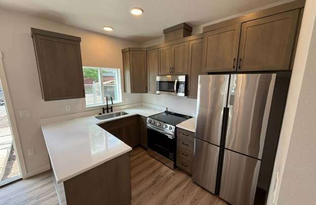 September Move In 3 bed 3 bath NEW Dixon Cottages Gallery 4
