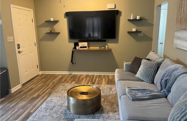 1324 FERRY Place Gallery 2