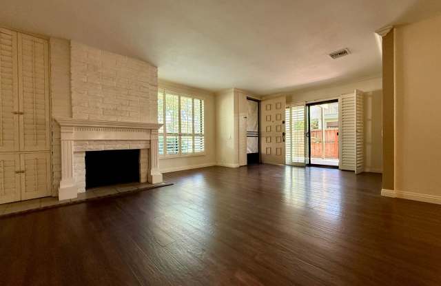 Spacious & Stylish Mission Plymor Townhome! 2 Assigned Parking! AC! photos photos Spacious & Stylish Mission Plymor Townhome! 2 Assigned Parking! AC! photos photos