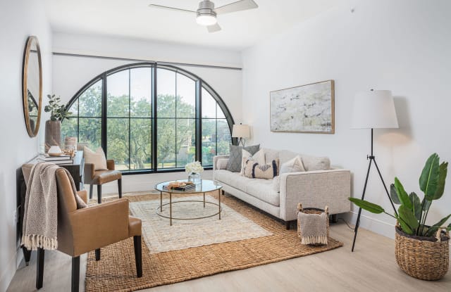 Sergeant Jasper Apartments - 310 Broad St, Charleston, SC 29401