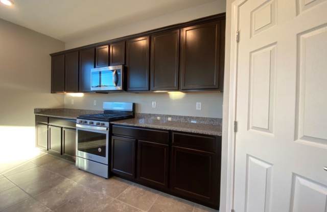 4 BED 2.5 BATH 2 CAR GARAGE, LARGE CORNER LOT, GATED COMMUNITY IN NORTH VEGAS. photos photos