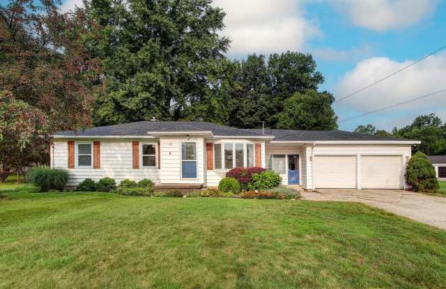 3 BED 2 BATH WITH GARAGE AND LARGE FENCED YARD photos photos
