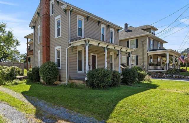 3 Bedroom, 2 Bathroom Home in Lititz! Available 11/15 Gallery 1