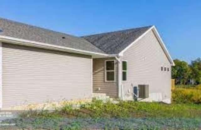 5698 Fernwood Drive - 5698 Fernwood Dr, Pleasant Hill, IA 50327