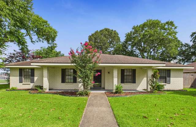 Beautiful 3 Bed, 2 Bath Home with Mother-In-Law Suite – Tons of Natural Light! photos photos