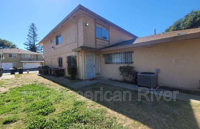 10 La Pera Ct - 10 La Pera Court, Sacramento, CA 95823