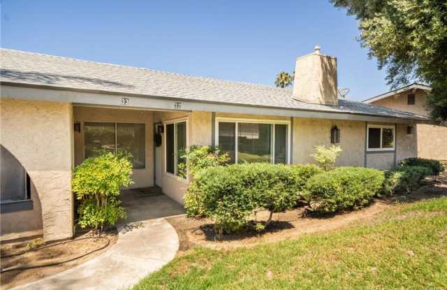 Clean  updated 2 bed/2 bath condo available for lease. Student-friendly  walking distance to UCR photos photos