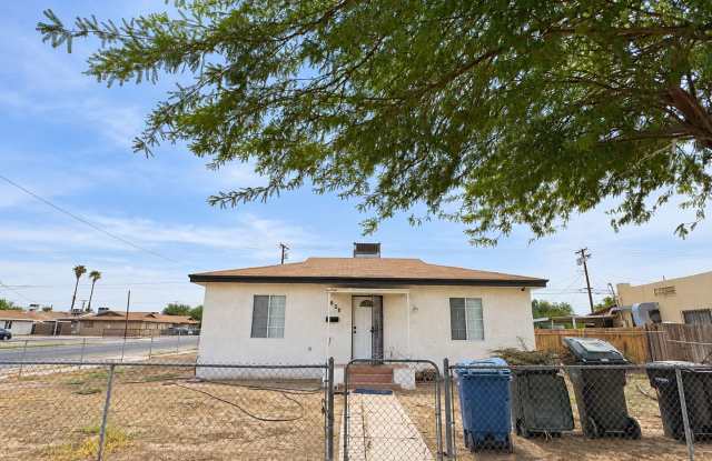 Spacious 3 Bedroom Home Available in El Centro! Gallery 1