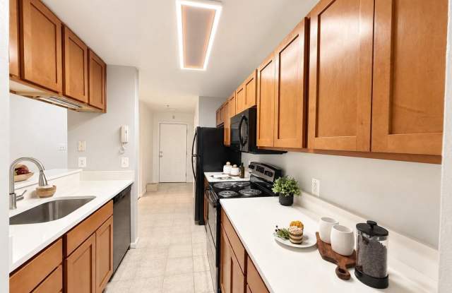 4104-H MONUMENT Court Gallery 2