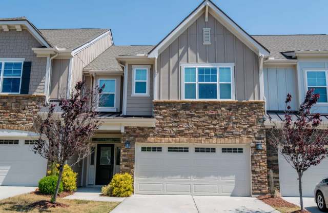 Beautiful 3 Bed/2.5 Bath Townhome Nestled in a Prime Cary Location! photos photos