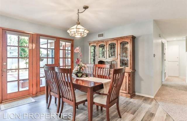 7722 RHINE DR Gallery 4