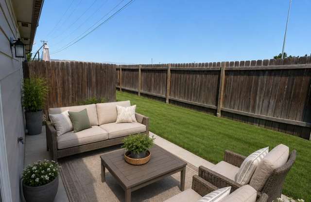 606 Eastgate Drive - Duplex Gallery 4
