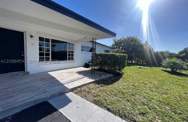 7025 SW 16th Ct Gallery 2