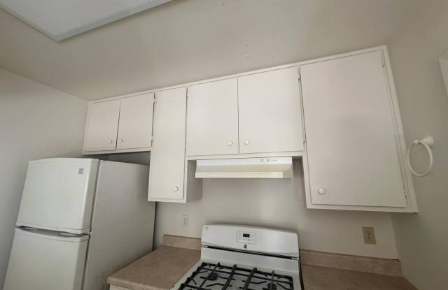 Convenient Auburn 2-Bed | New Carpet | 825 SF - 3677 Galena Drive, North Auburn, CA 95602