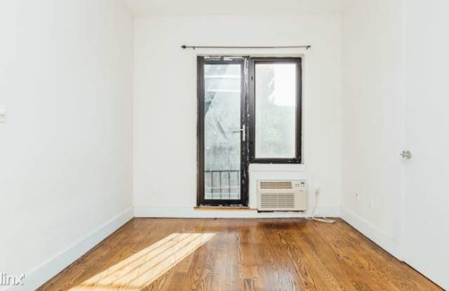 112 Manhattan Ave Gallery 4