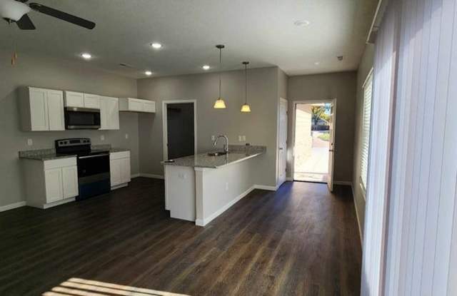 2325 Burns North - 2327 Gallery 2