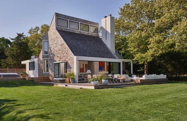 960 Springs Fireplace Road Gallery 3