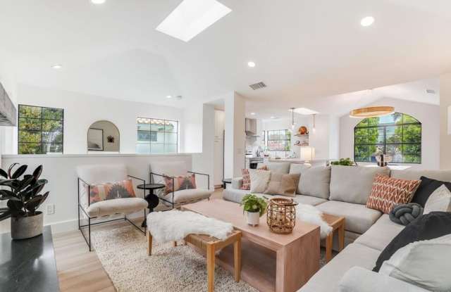 141 N Acacia photos photos