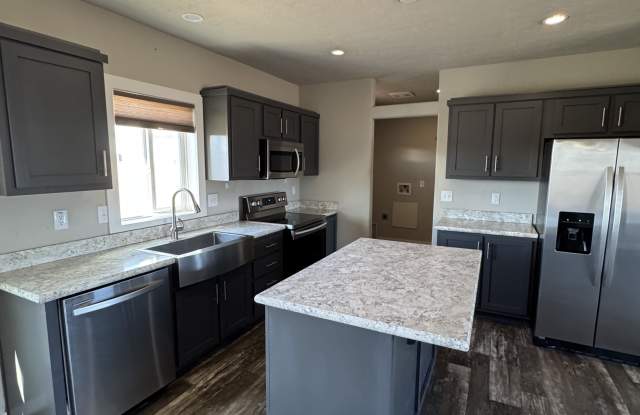 285 Southwest Sky Blue Way photos photos