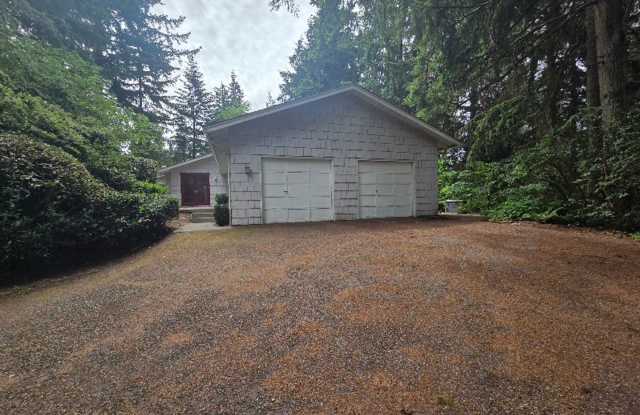 Private 4 Bedroom / 2.5 Bath Bridle Trails Acerage Property photos photos
