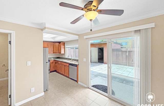 SD: 3BD/1.5BA Townhome in Escondido w/ Private Patio, Balcony & Community Pool! Gallery 3