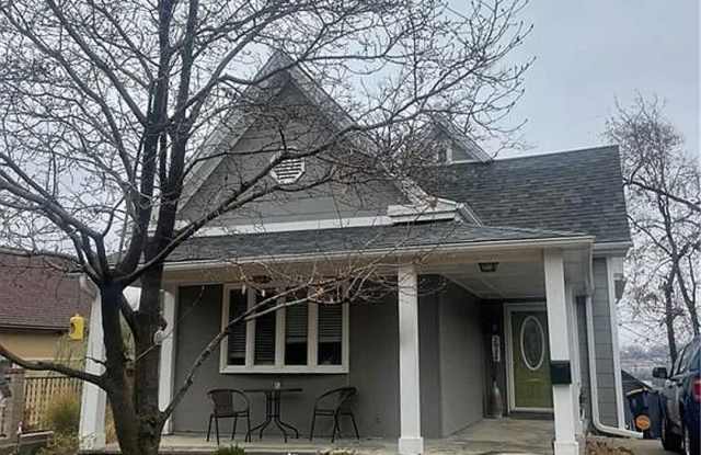 Cute Home in Westside South Neighborhood - 2934 Holly Street, Kansas City, MO 64108