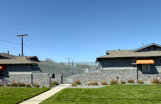 DON’T LIVE ABOVE OR BELOW ANYONE…NEWLY RENOVATED UNITS AND COMMUNITY. photos photos