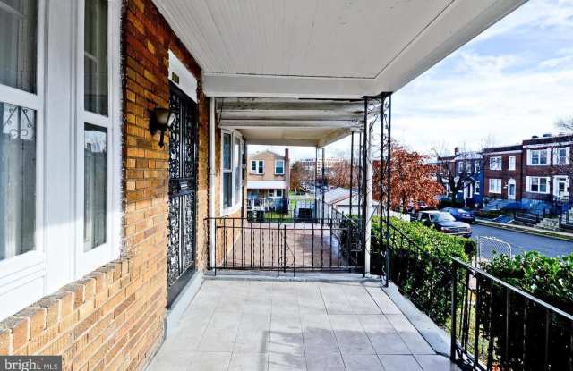 224 BRYANT ST NE Gallery 4