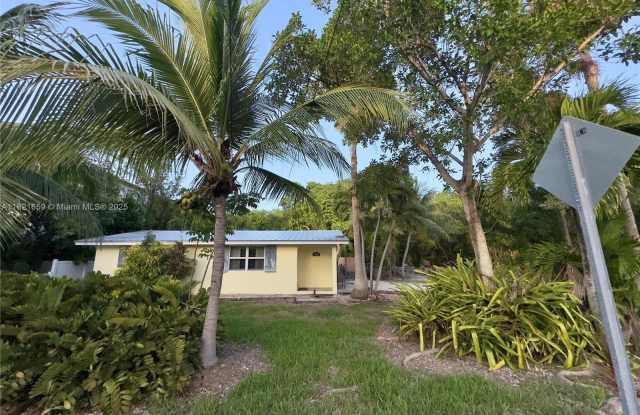786 Bostwick Dr photos photos