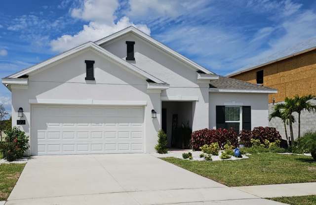 Beautiful 4 bedroom, 2 bathroom home near Legoland photos photos