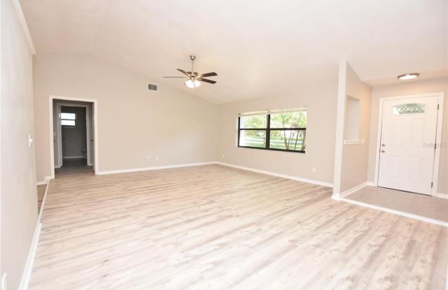 1123 RIDGEGREEN LOOP N Gallery 3