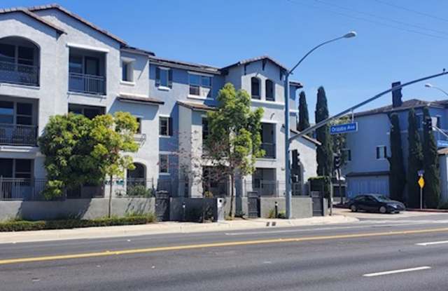 2 Bedroom, 2.5 Bath Tri-level townhouse in Signal Hill photos photos