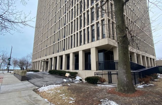 Quadrangle House - 6700 S South Shore Dr, Chicago, IL 60649