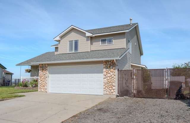 Spacious Tri-Level Home in Post Falls Near The Links Golf Course Gallery 4