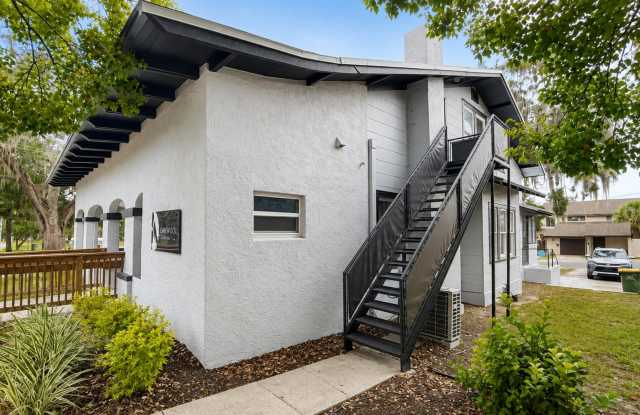 Unique 2 Bedroom Apartment in Downtown Leesburg Across from the Park photos photos