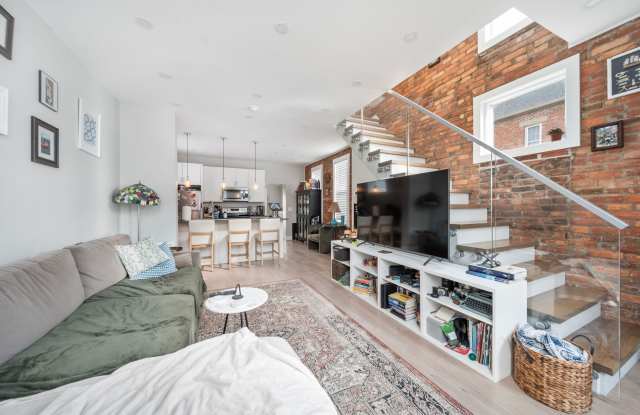 EAST FRANKLINTON ARTIST DISTRICT!  SUNNY NEWLY RENOVATED HOME on DOUBLE LOT Gallery 4