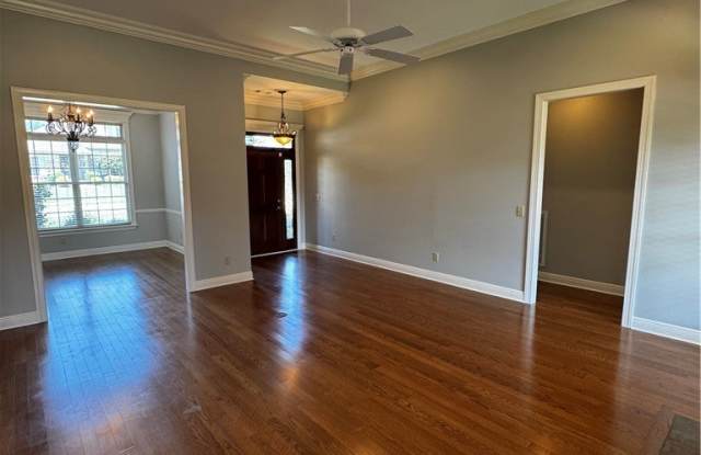 717 Greenbriar Drive Gallery 4