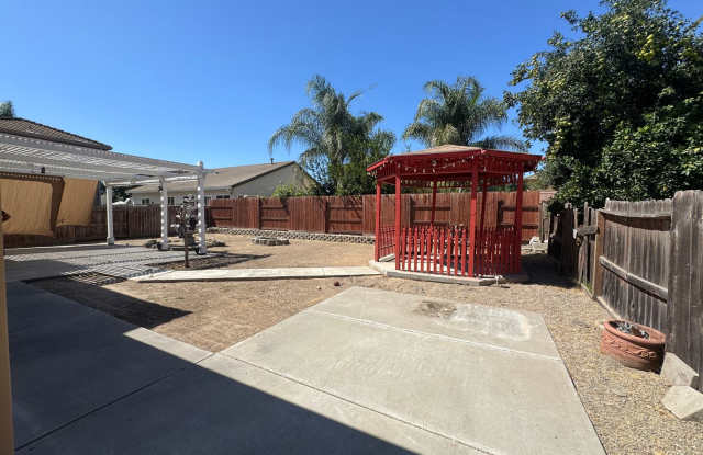 Spacious 6-Bedroom, 3.5-Bath Home Located on a Quiet Cul-de-Sac! Gallery 4