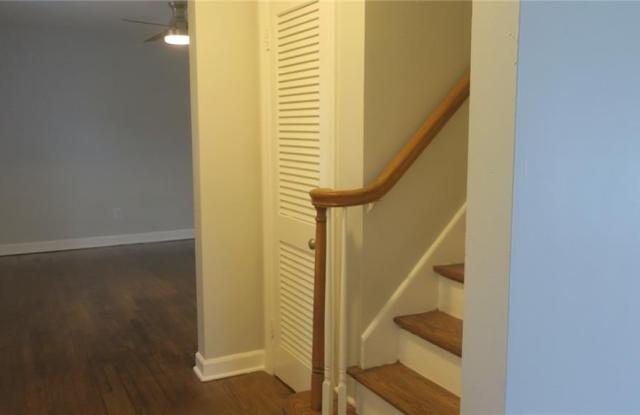 408 Pin Oak Road Gallery 4