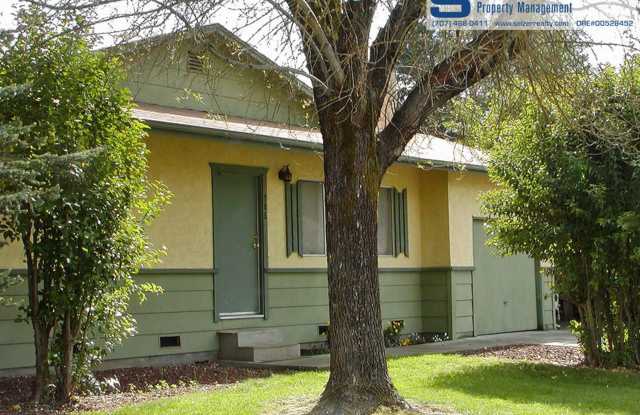 Newly updated  well-equipped 2 bd. duplex! - 795 El Rio Street, Ukiah, CA 95482